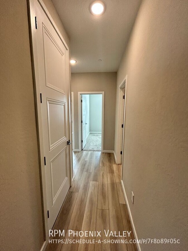 Building Photo - 3 Bed / 2.5 Bath Gilbert Townhome GATED Co...