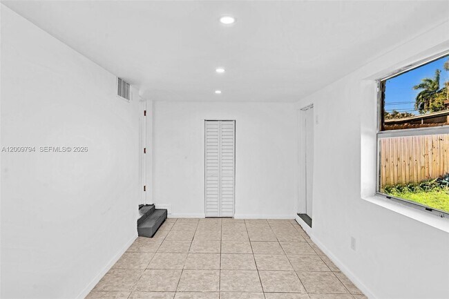 Building Photo - 4156 SW 49th Ct