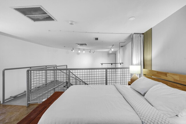 Building Photo - 5837 SW 32nd St