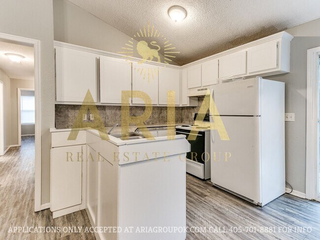 Building Photo - 3 Bed/1.5 Bath Duplex in West Norman! AVAI...