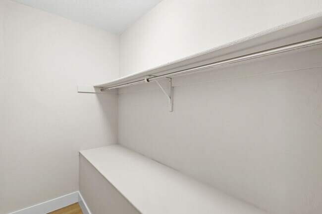 Building Photo - 805 Clake St