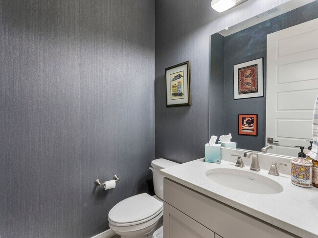 Building Photo - Stunning 4 Bed/2.5 Bath Modern Farmhouse in Scouters Mountain - HV