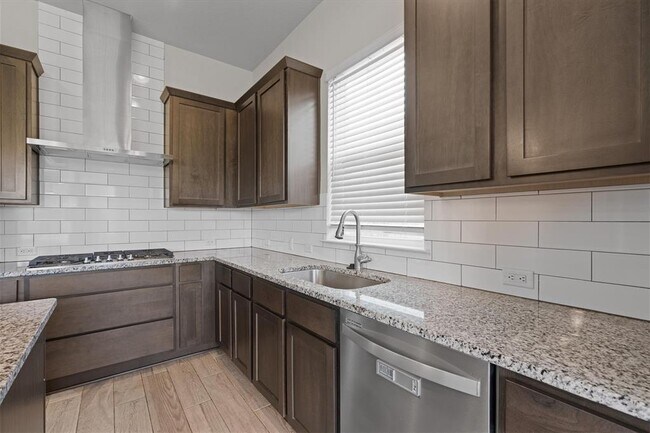 Building Photo - 4660 Katherine Dr
