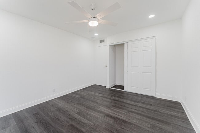 Building Photo - 233 Brittany F