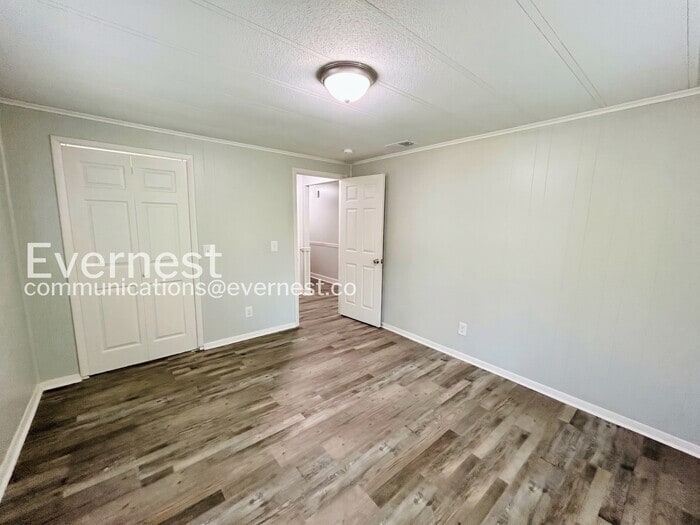 Building Photo - 2975 Sharon Ln