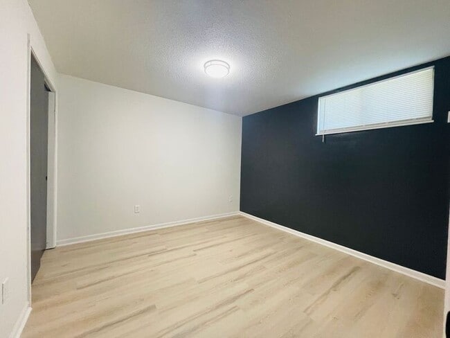 Building Photo - 1406 Magnolia W