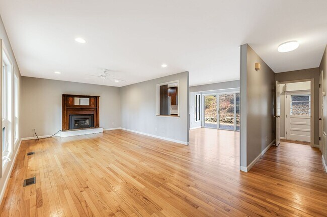 Building Photo - Updated 2-Bedroom Home in Gorgeous Woodland Hills (Landscaping Included)