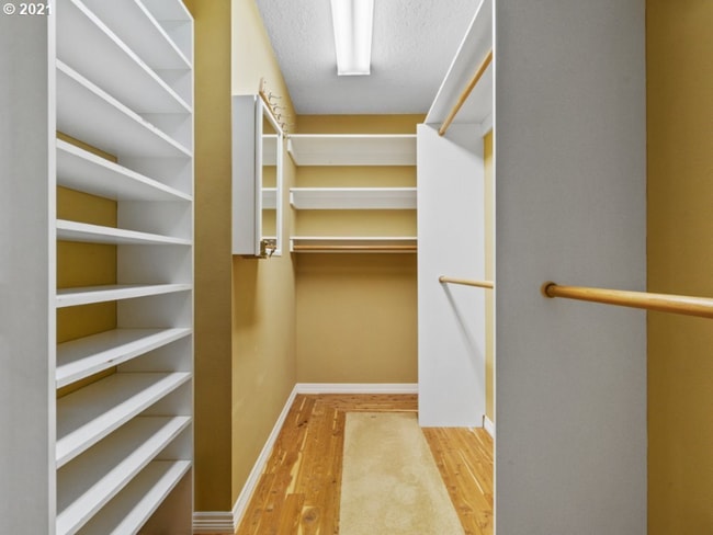 Building Photo - 2080 Wellington Dr