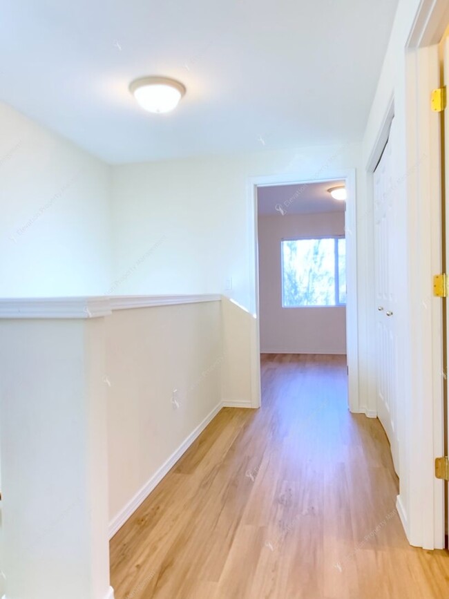 Building Photo - 2BR - 1.5BA Townhouse Living in the Heart ...