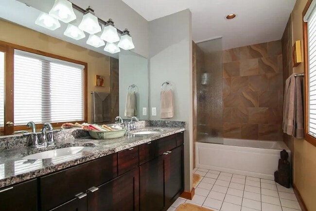 Building Photo - 312 Glenthistle Court