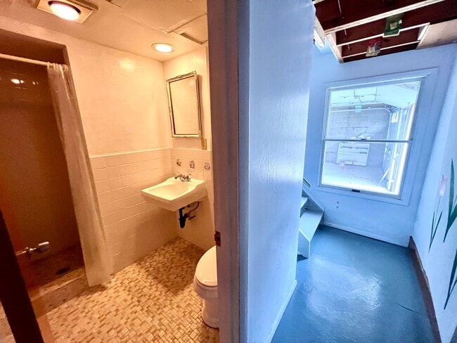 Building Photo - Beautiful Home - 3 Bedroom 2.5 Bathroom - ...