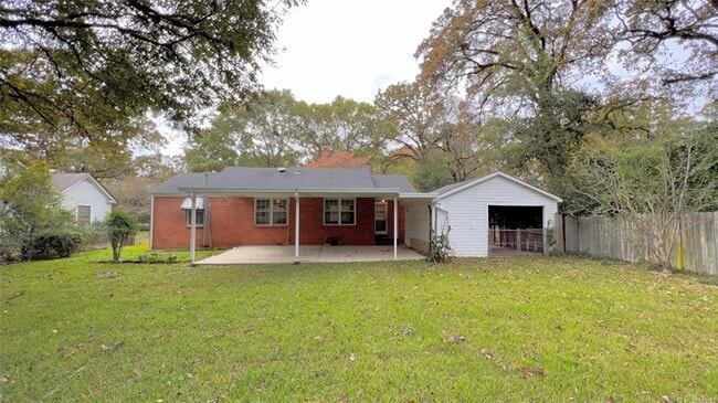 Building Photo - 222 Hunter Ln