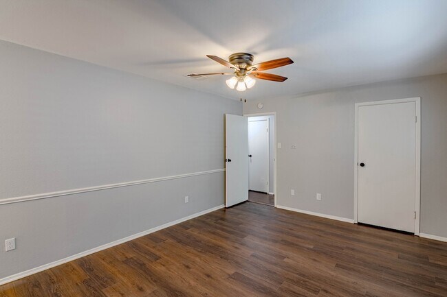 Building Photo - 6 Basal Briar Ct
