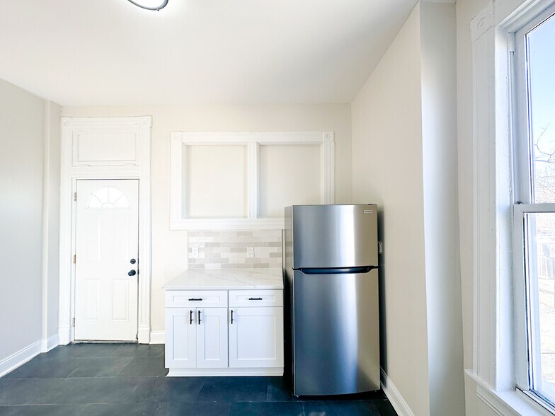 Building Photo - 3333 California Ave