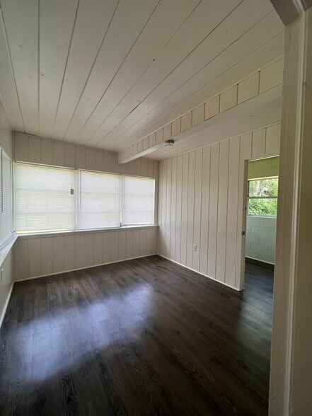 Building Photo - 1405 W Talton Ave