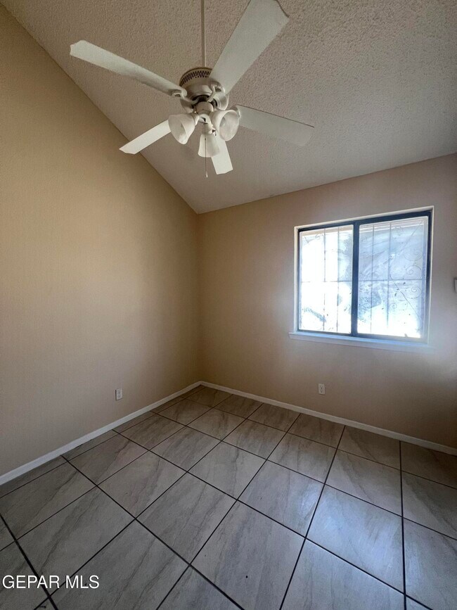 Building Photo - 11756 Royal Banner Ln