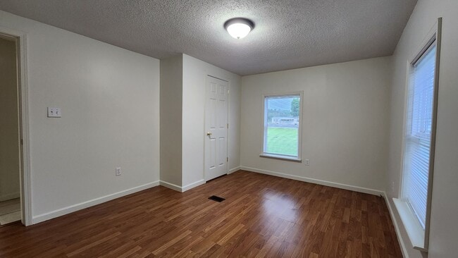 Building Photo - 1007 10th St