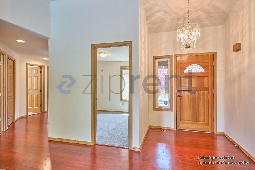 Building Photo - 13634 Barclay Hills Dr