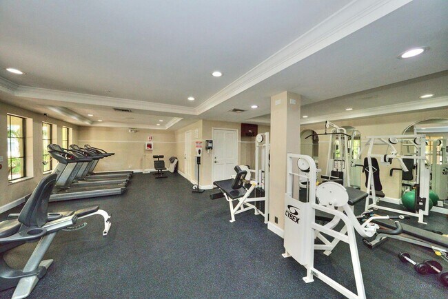 Building Photo - 630 S Sapodilla Ave