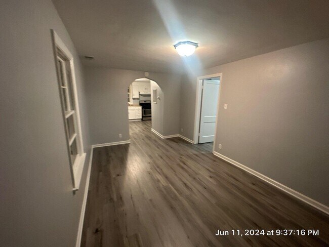 Building Photo - 618 Meadow Ave