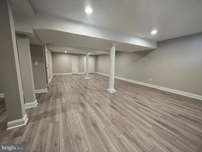 Building Photo - 407 Deerpath Ave SW