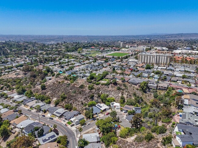 Building Photo - Serene yard tucked in the canyon!
