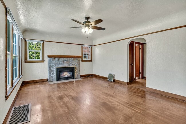 Building Photo - Charming 3 Bedroom Home in Bremerton