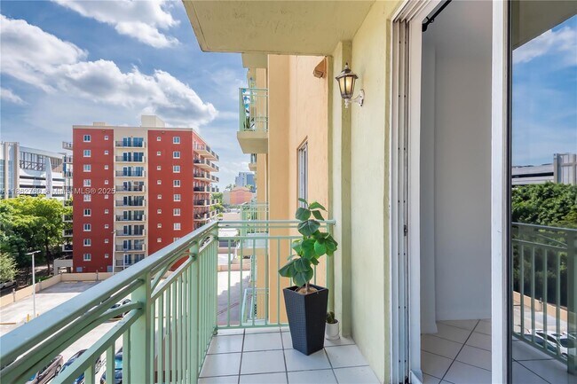 Building Photo - 3500 Coral Wy