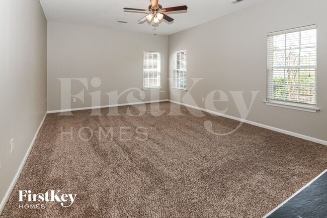 Building Photo - 123 Elba Dr