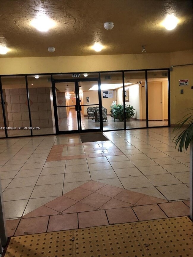 Building Photo - 9686 Fontainebleau Blvd