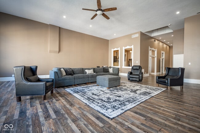 Building Photo - 12 E Washington St