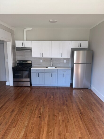 Building Photo - 501 W 7th St