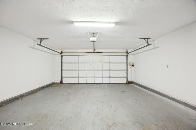 Building Photo - 4063 Mizner Ct