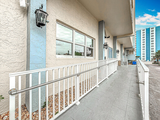 Building Photo - 305 N Pompano Beach Blvd