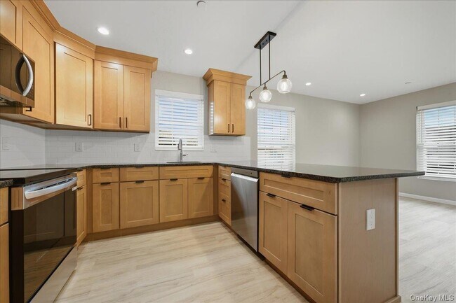 Building Photo - 71 N Main St