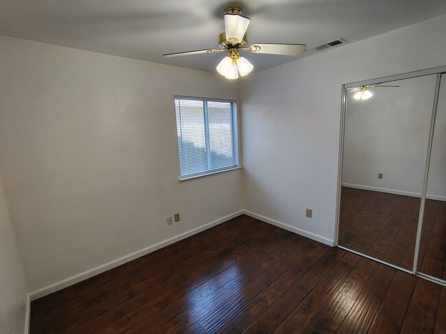 Building Photo - 4920 Apple Farm Ln