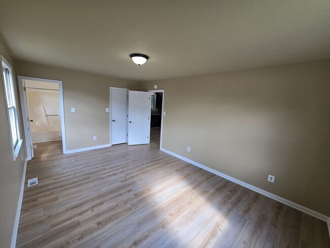 Building Photo - NEWLY REMODELED 3 bedroom house in Colonial Heights