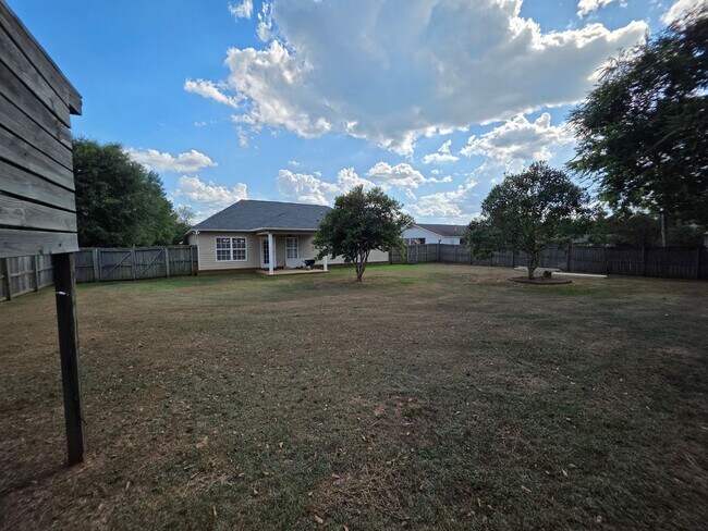Building Photo - 107 Camellia Dr