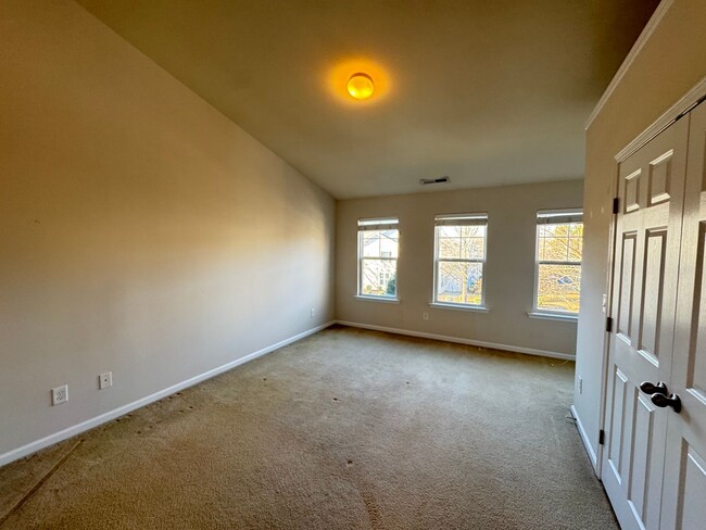 Building Photo - 2 Bedroom | 2.5 Bath Townhome in Greenbrie...