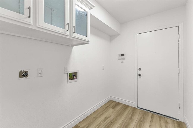 Building Photo - 1508 Lochaline Loop