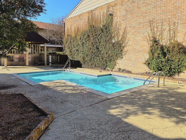 Building Photo - 2110 Wilcrest Dr