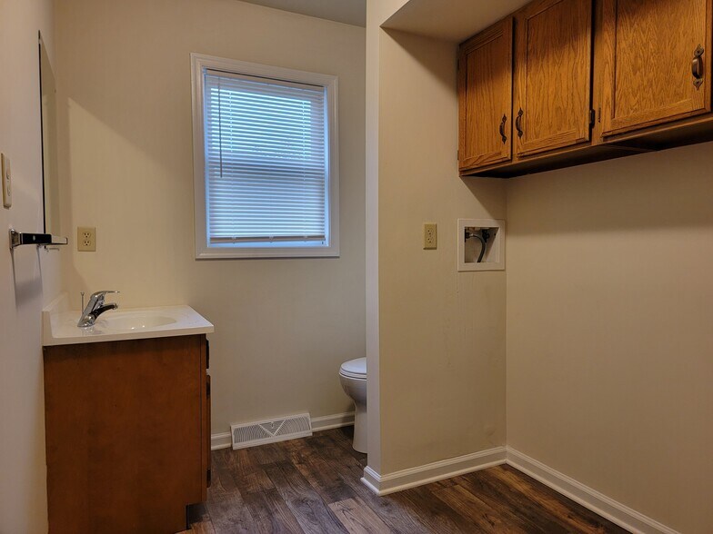 Building Photo - 119 Tom Ave