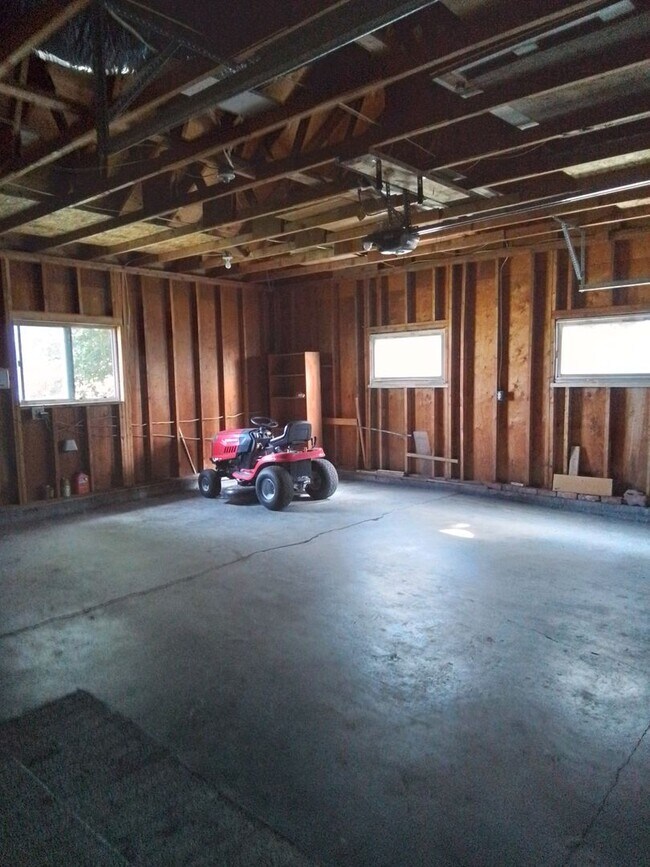 Building Photo - Single family home w / elbow room in Bozeman