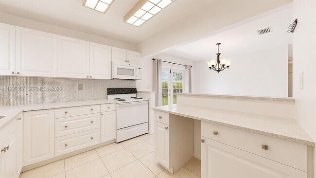 Building Photo - 15305 SW 104th Ave