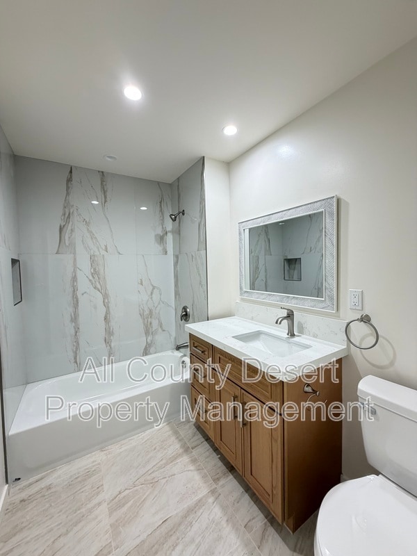 Building Photo - 517 S Mountain View Dr