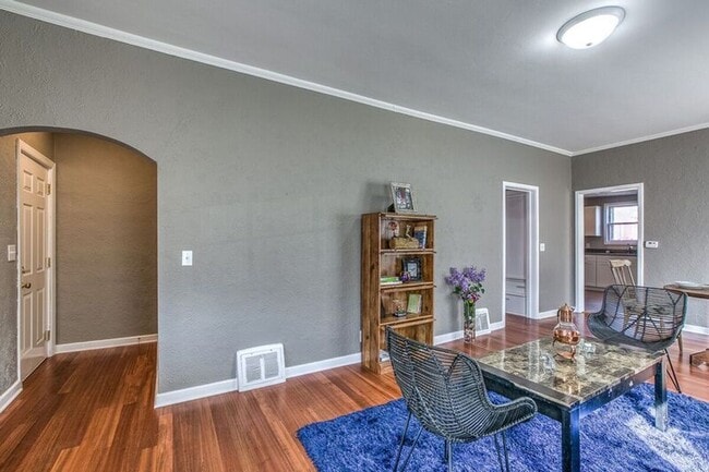Building Photo - Newly Remodeled 1 Bed, 1 Bath House in Tre...