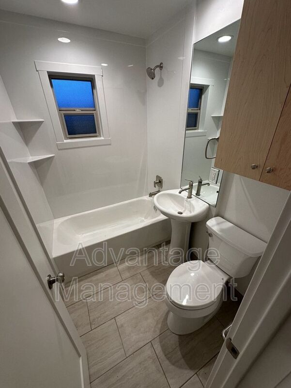 Building Photo - 469 E Elm St