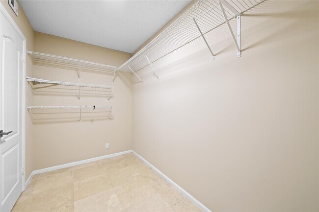 Building Photo - 3900 Galt Ocean Dr