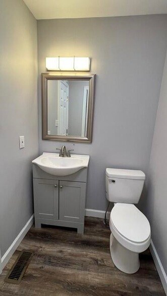 Building Photo - 3524 Woodridge Dr SE