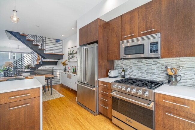 Building Photo - 1003 S 17th St